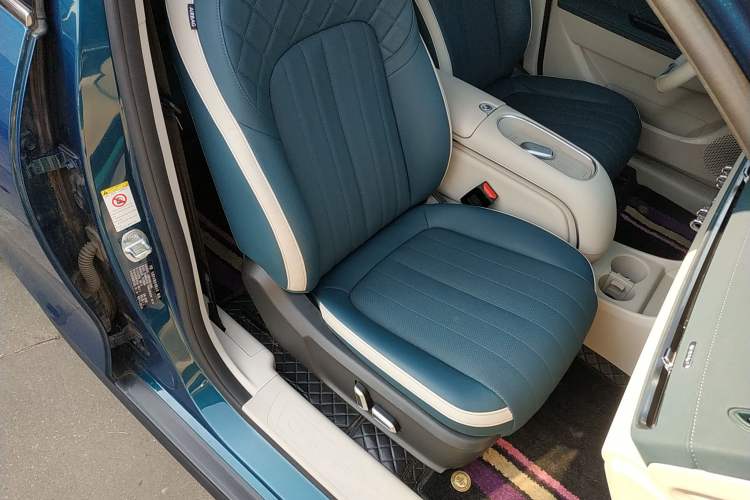 Used ORA Good Cat 2023 401 km Standard Range Comfort Version Lithium Iron Phosphate