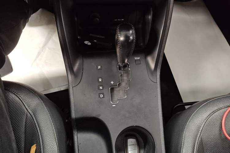 Used Hyundai ix35 2015 2.0L Automatic 2WD Smart Type China IV
