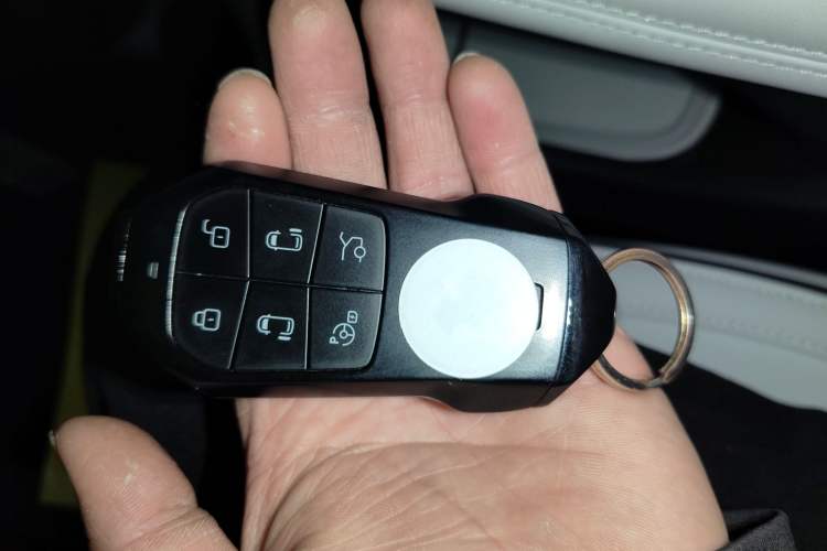 Used XPeng X9 2024 640 All-Wheel Drive High-Performance Max
