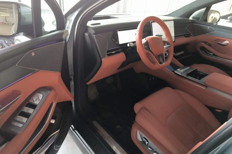 Used BYD Tang L 2025 DM 175KM Drone Player Edition