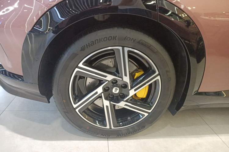 Used  YU7 2025 Ultra-Long Range High-Performance All-Wheel-Drive Max Edition
