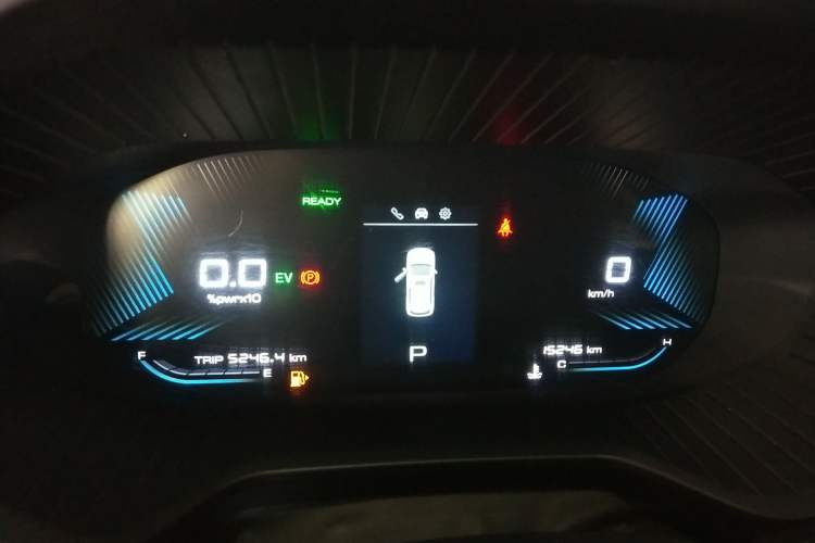 Used Wuling Asta 2022 2.0L DHT Electric-Speed Version
