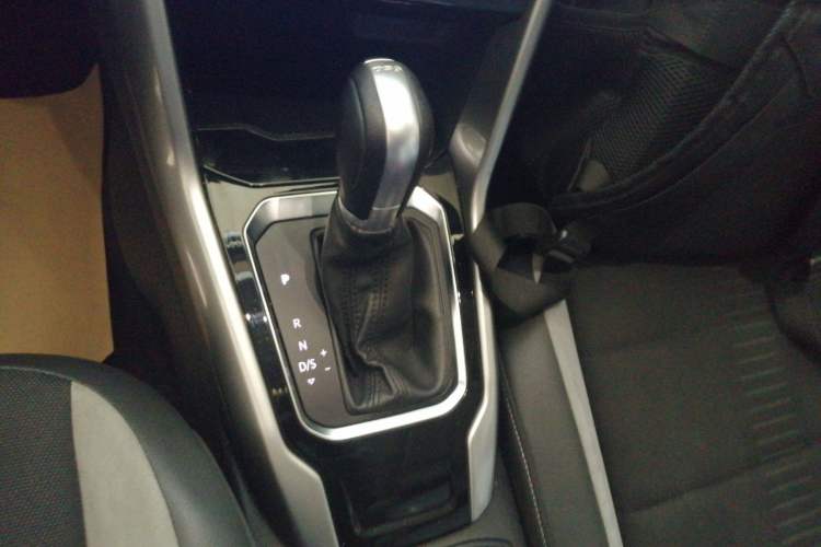 Used Volkswagen T-ROC 2018 230TSI DSG Two-Wheel Drive Advanced Version China V Standard
