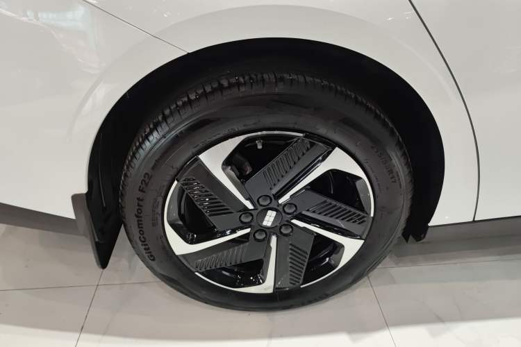 Used  L6 2023 125km MAX
