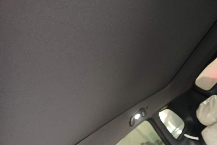 Used  Q07 2025 215 Prestige Edition
