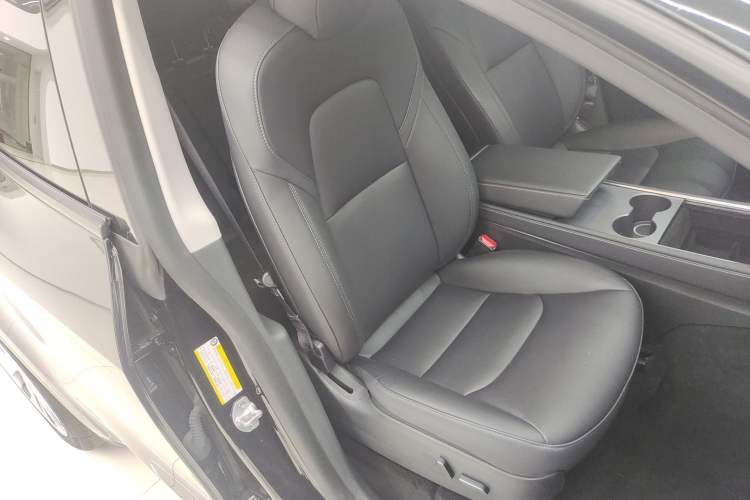 Used Tesla Model Y 2022 Long-Range All-Wheel-Drive Version