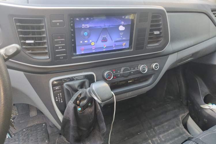 Used SAIC MAXUS Xintu V80 2021 2.0T PLUS AMT City Edition Short Wheelbase Ultra-Low Roof 5/6-Seater
