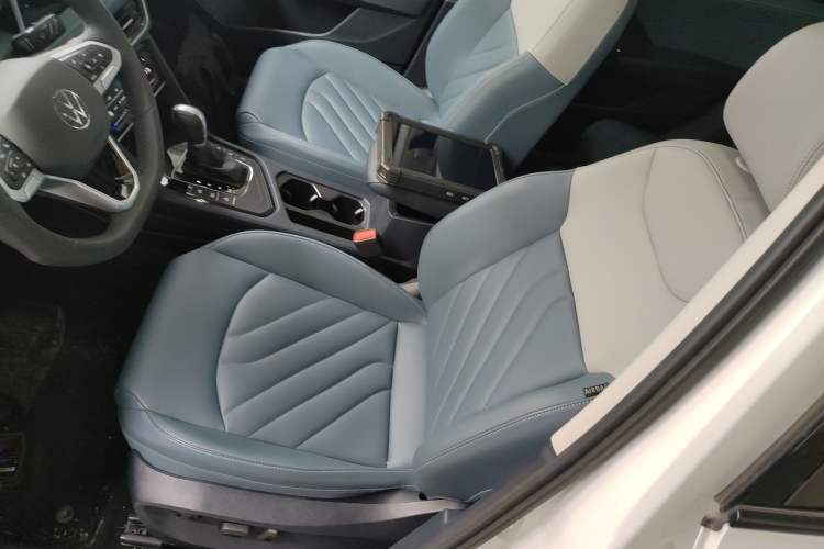 Used Volkswagen Tharu 2024 300TSI Two-Wheel-Drive Moon Luxury Edition
