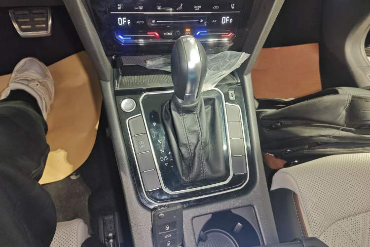 Used Volkswagen Magotan 2025 Revised Version Zhongxiang Edition 330TSI DSG Luxury Trim
