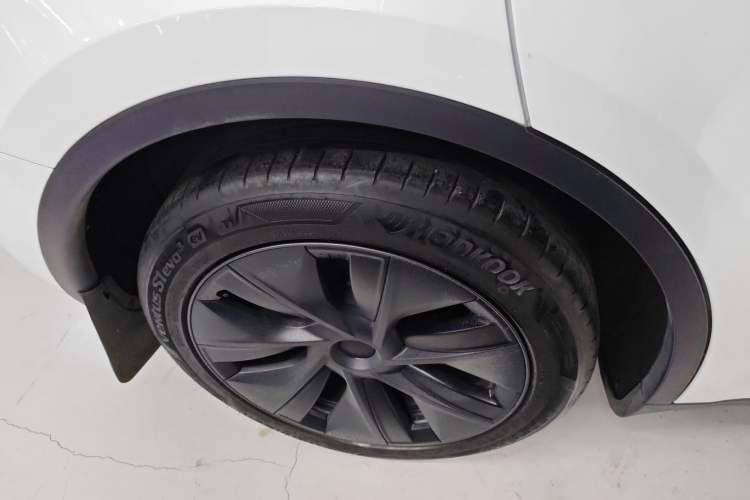 Used Tesla Model Y 2024 Long-Range All-Wheel-Drive Version
