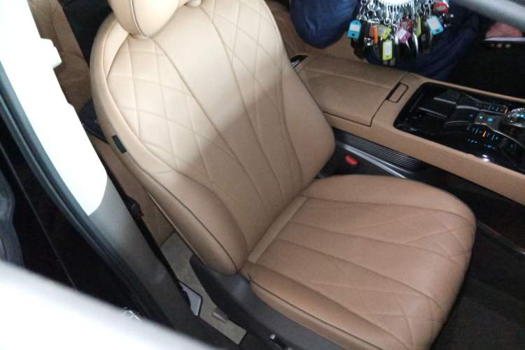 Used Denza D9 2022 DM-i 970 Four-Wheel Drive Flagship Model
