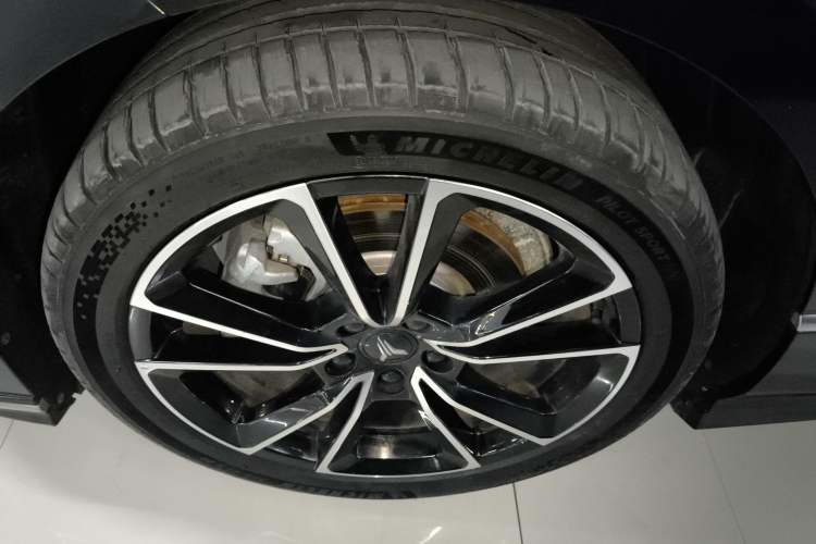 Used VOYAH PASSION 2024 PHEV Four-Wheel Drive Ultra-Long Range Flagship Model
