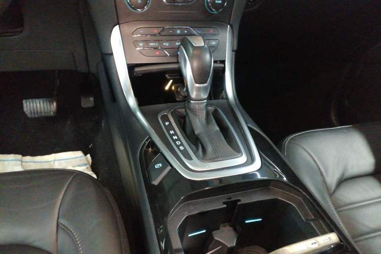 Used Ford Edge 2016 EcoBoost 245 Two-Wheel-Drive Titanium 7-Seater
