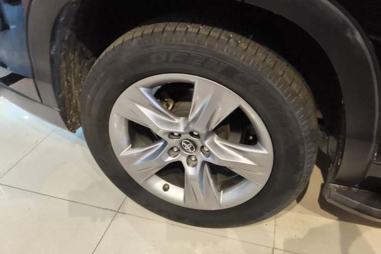 Used Toyota Highlander 2018 2.0T Four-Wheel Drive Knight Edition 7 Seats China VI Standard
