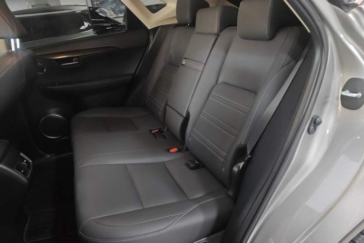 Used Lexus NX 2020 200 Front-Wheel Drive Vmotion Edition China VI Standard
