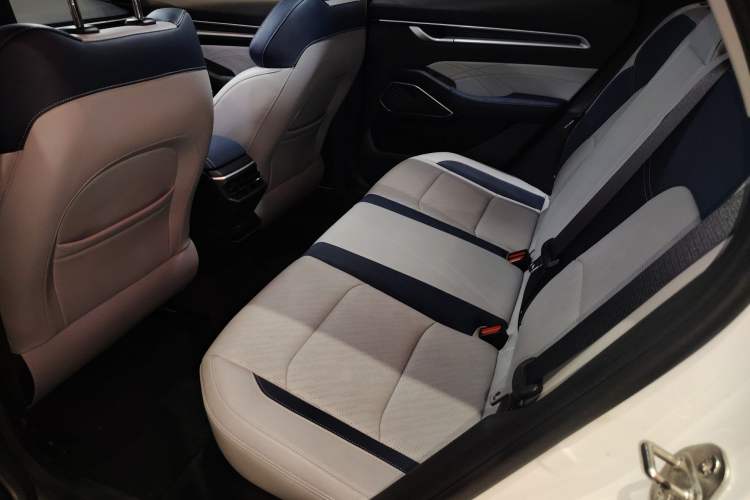 Used Geely Auto Emgrand 2022 4th Generation 1.5L CVT Flagship Model
