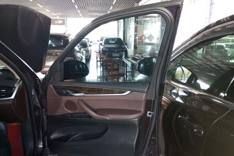 Used BMW X5 2017 xDrive28i
