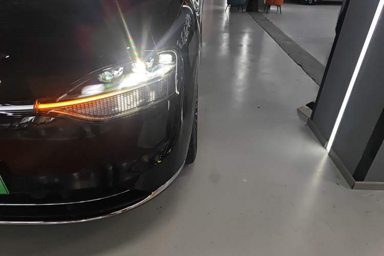 Used Hima AITO M9 2025 Extended-Range Ultra Version 52 kWh 6-Seater
