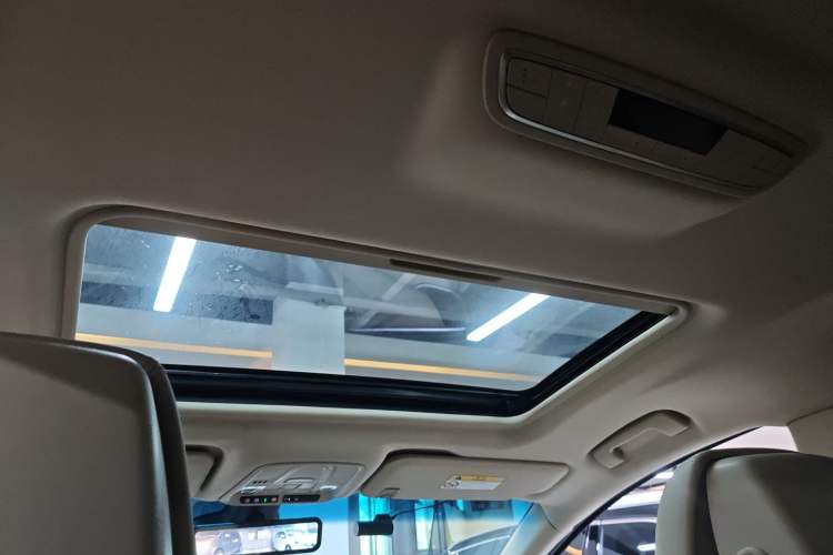 Used Buick GL8 2022 ES Landtrek 653T Luxury Edition