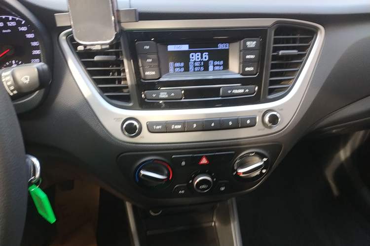 Used Hyundai Verna 2016 1.4L Manual Cool Edition GLS
