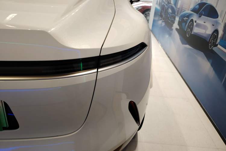 Used  11 2023 Long-Range Single-Motor Version 5 Seats
