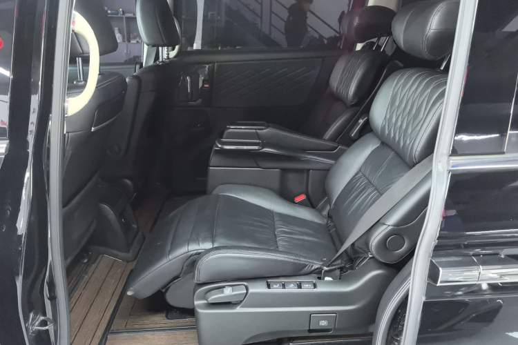 Used Honda Elysion 2019 2.0L Hybrid Supreme Edition
