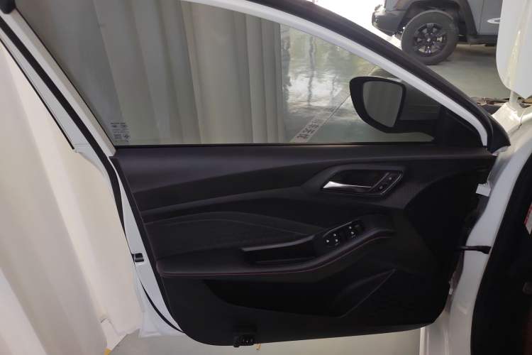 Used MG 5 2021 180 DVVT CVT Youth Luxury Edition
