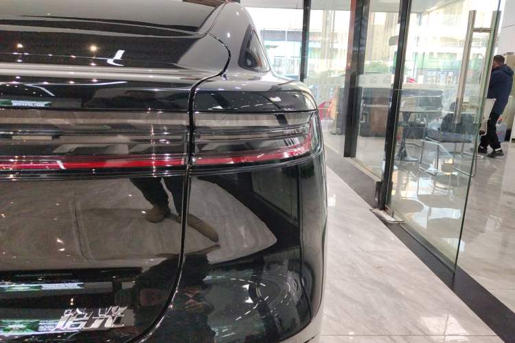 Used VOYAH PASSION 2024 PHEV Four-Wheel Drive Ultra-Long Range Flagship Model
