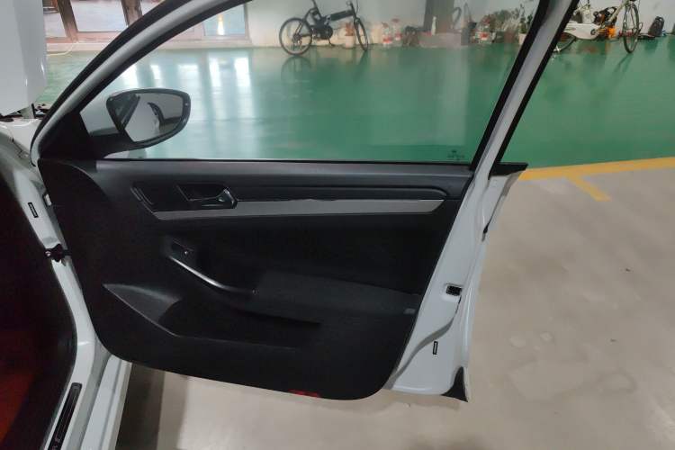 Used Volkswagen Sagitar 2018 1.6L Automatic Fashion Model