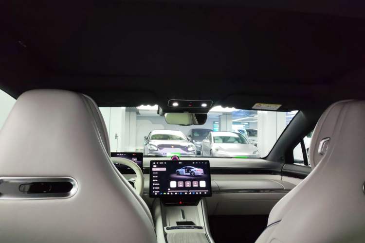 Used Hima Luxeed S7 2025 705 km Pro
