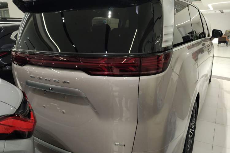 Used Denza D9 2024 DM-i 1050 Luxury Model