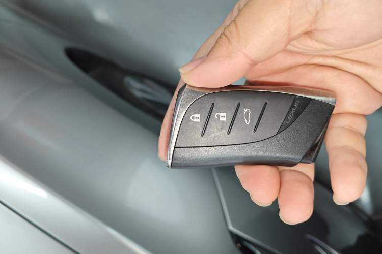 Used Lexus ES 2018 300h Premier Edition China VI Standard