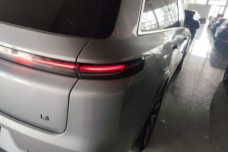 Used Li Auto L8 2023 Pro Model
