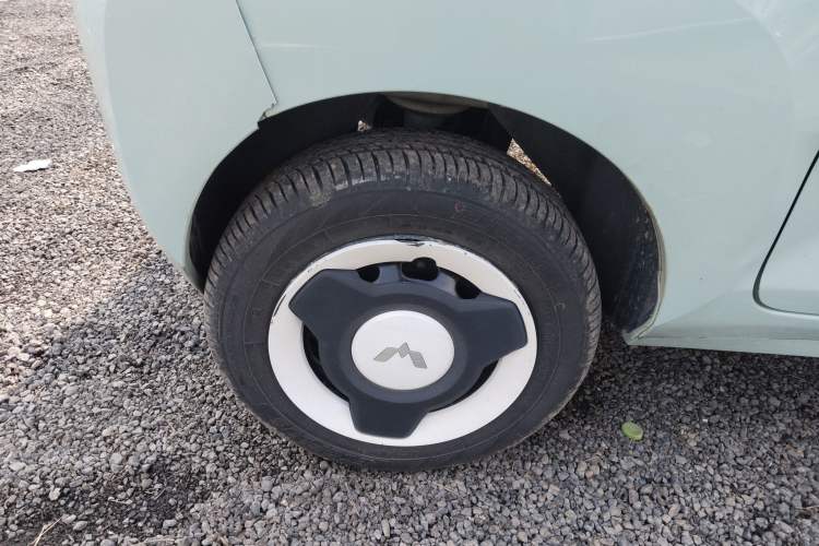 Used Wuling Hongguang MINIEV 2021 Macaron Sandwich Model 120 km Lithium Iron Phosphate