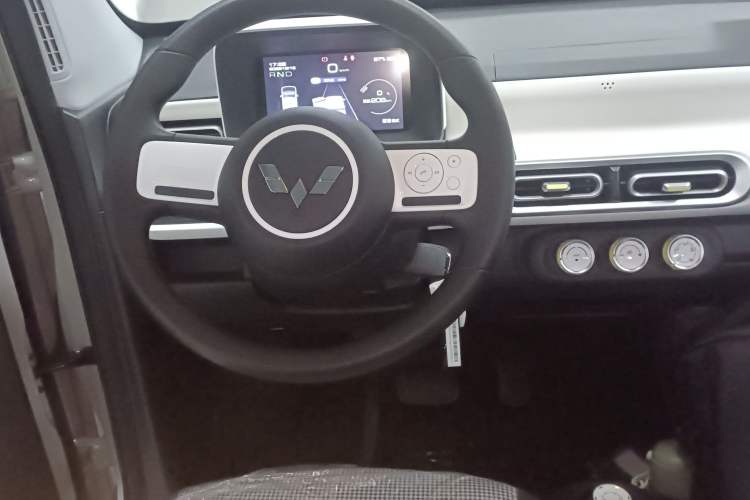 Used Wuling Hongguang MINIEV 2024 3rd Generation 215km Youth Edition
