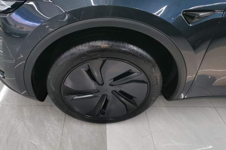 Used Tesla Model Y 2025 Rear-Wheel-Drive Version
