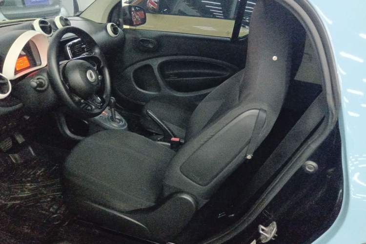 Used  fortwo 2015 1.0L 52 kW hardtop Dynamic version
