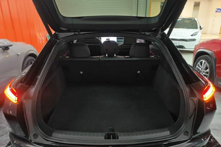 Used ONVO L60 2024 60 kWh Rear-Drive Version