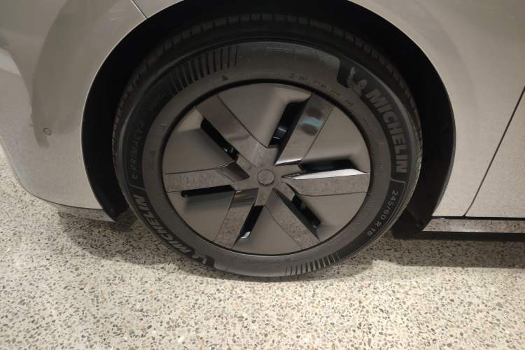 Used Li Auto MEGA 2025 Home Family Special Edition
