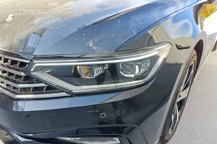 Used Volkswagen Magotan 2024 2 Million Units Zhongxiang Version 330TSI DSG Luxury Edition
