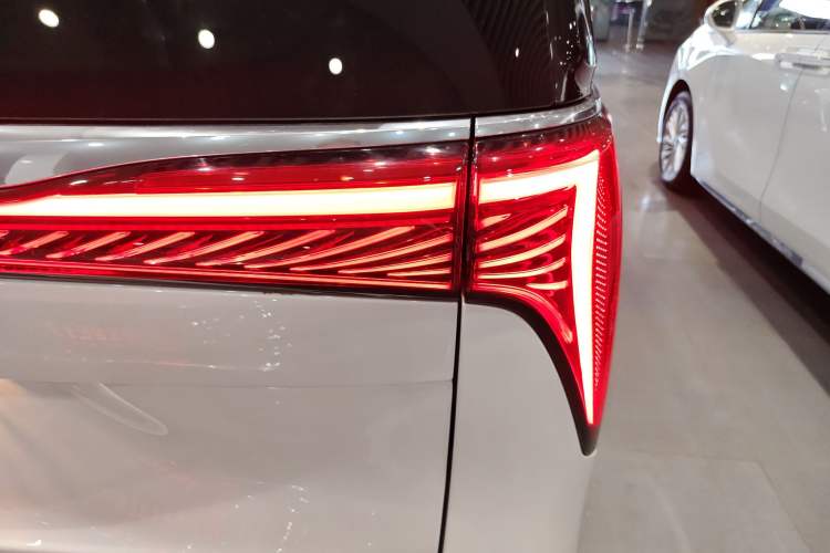 Used Buick Century 2025 2.0T Seven-Seater Yinshi Edition
