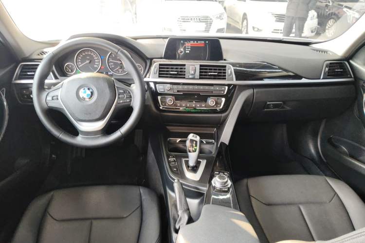 Used BMW 3 Series 2016 320Li Fashion Model
