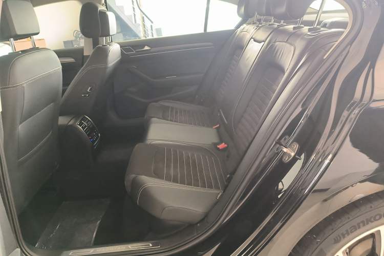 Used Volkswagen Magotan 2021 330TSI DSG 30th Anniversary Edition
