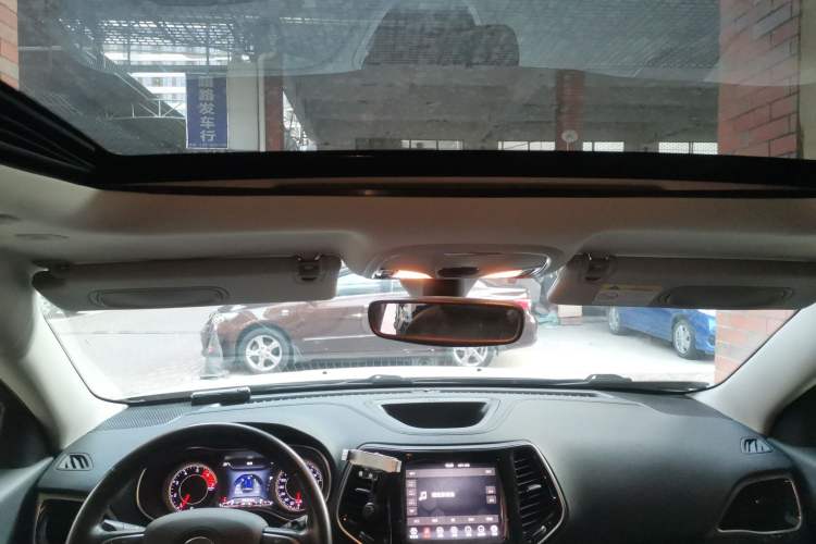 Used  Cherokee 2019 2.0T Two-Wheel Drive Smart Enjoyment Version China VI
