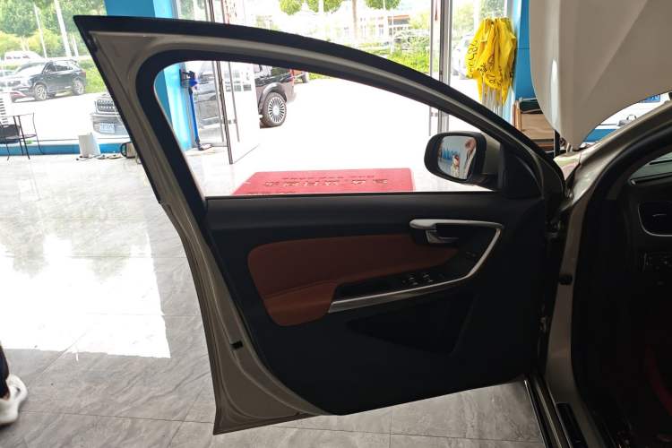 Used Volvo S60 2018 S60L T3 Smart Upgrade Edition
