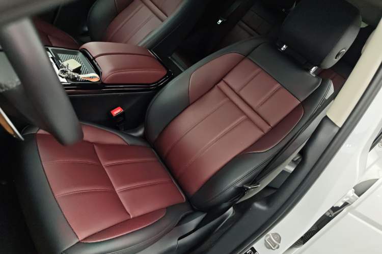 Used Land Rover Range Rover Evoque 2022 Aurora L 249 PS R-Dynamic Luxury Edition
