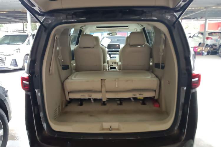 Used Buick GL8 2023 Facelifted Land Cruiser Executive Luxury Version
