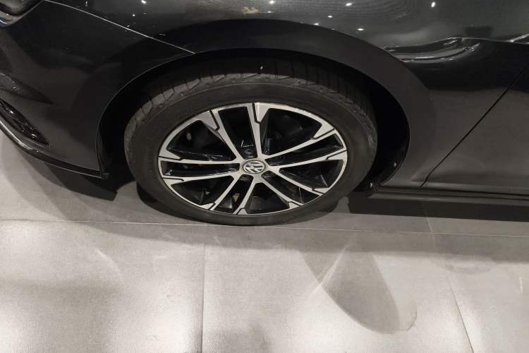 Used Volkswagen Golf 2016 1.4TSI Automatic R-Line
