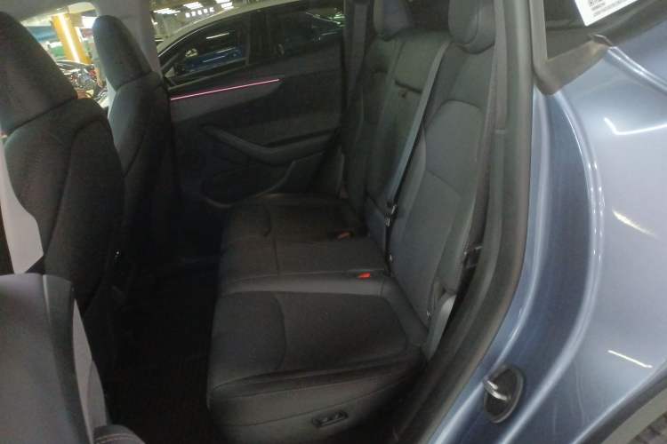 Used Tesla Model Y 2025 Long-Range All-Wheel-Drive Version
