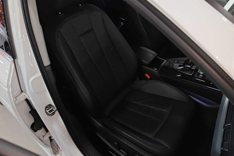 Used Audi A4L 2019 40 TFSI Fashion Edition China VI Emission Standard
